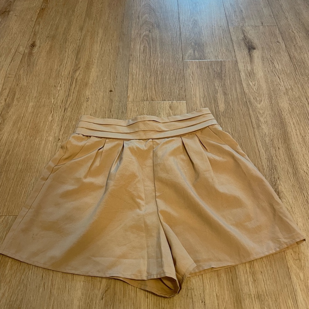 Forever 21 taupe shorts